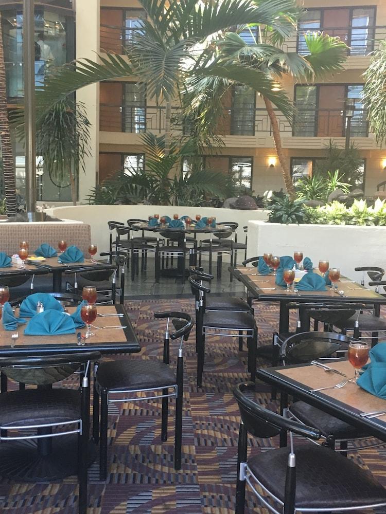 Embassy Suites By Hilton Phoenix Biltmore Esterno foto