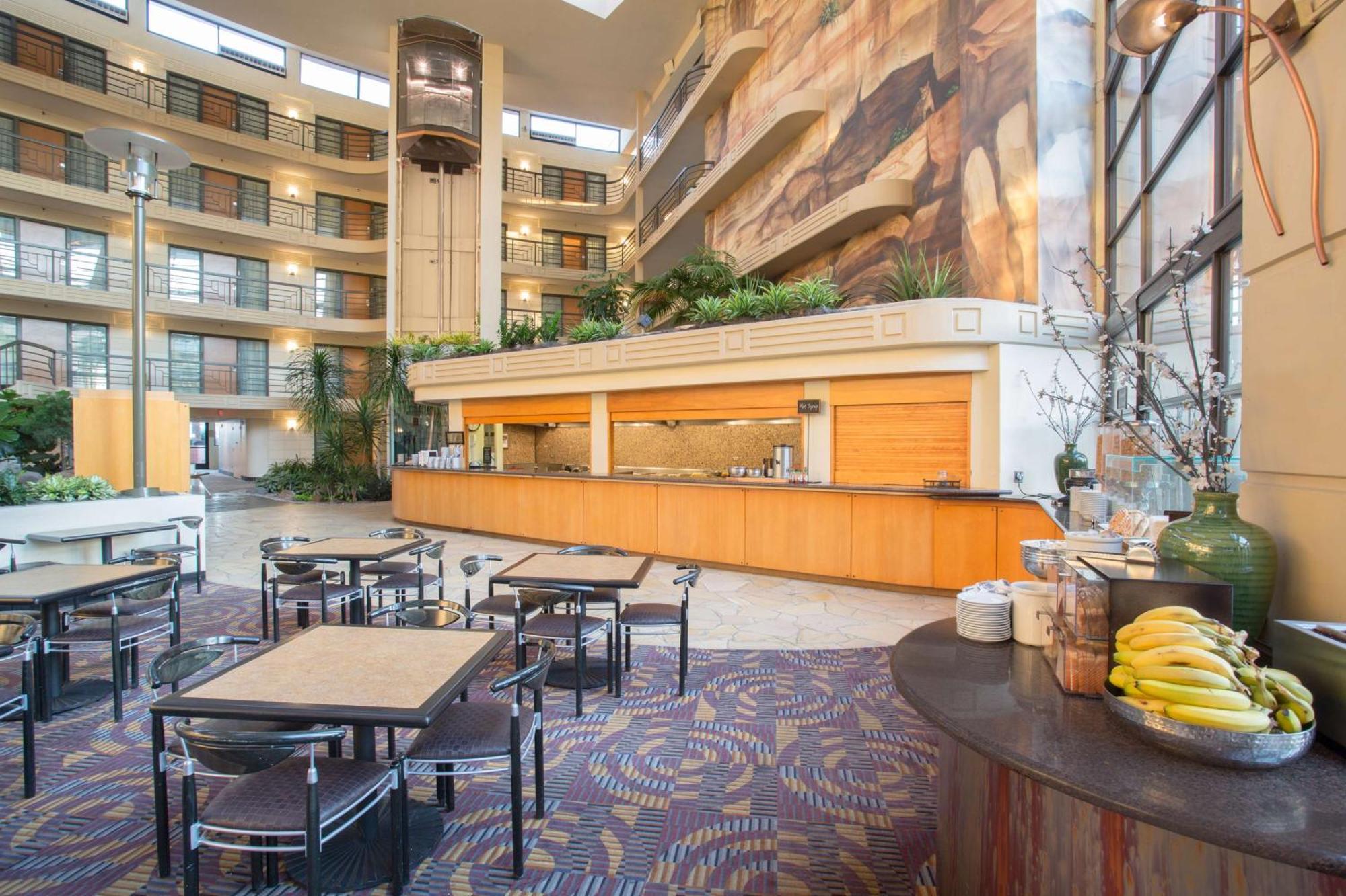 Embassy Suites By Hilton Phoenix Biltmore Esterno foto