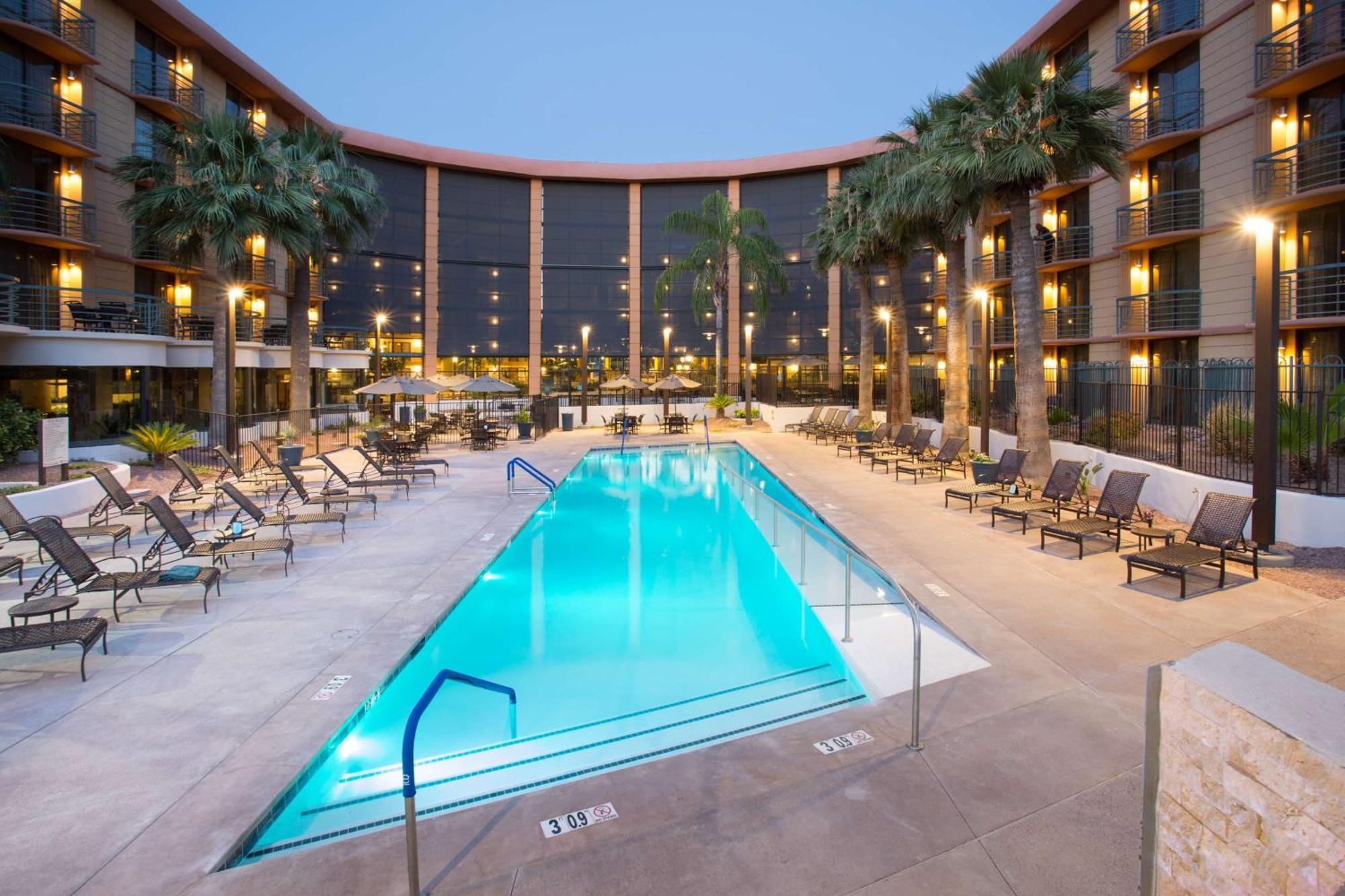Embassy Suites By Hilton Phoenix Biltmore Esterno foto