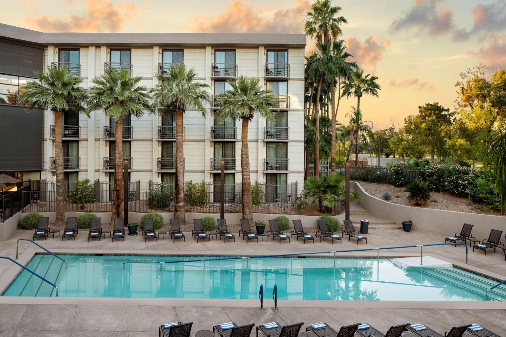 Embassy Suites By Hilton Phoenix Biltmore Esterno foto